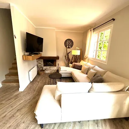 16 Veronique Villa